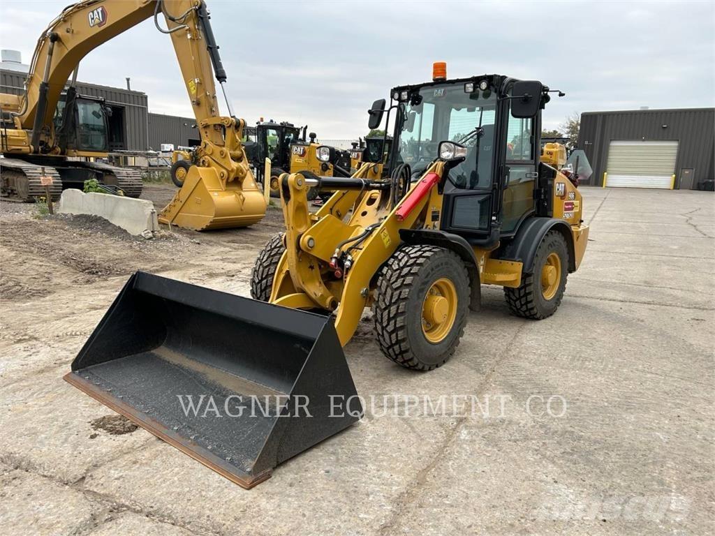 CAT 906 Kolové nakladače