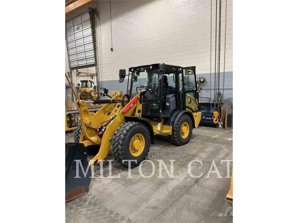 CAT 906 Kolové nakladače