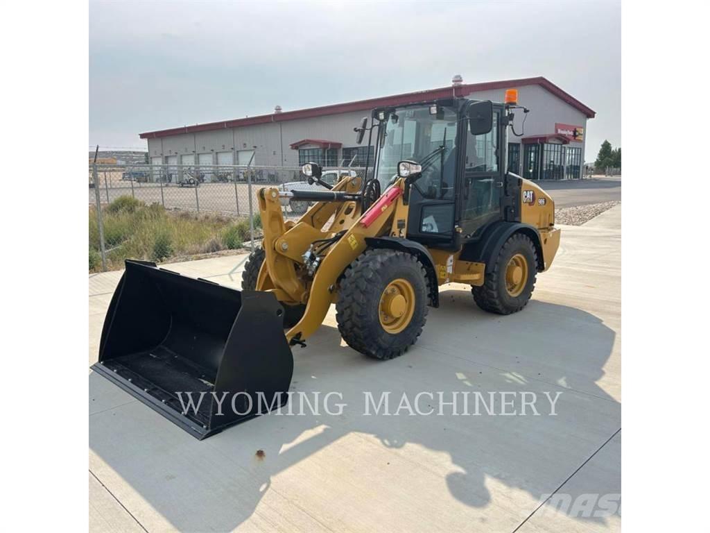 CAT 906 Kolové nakladače