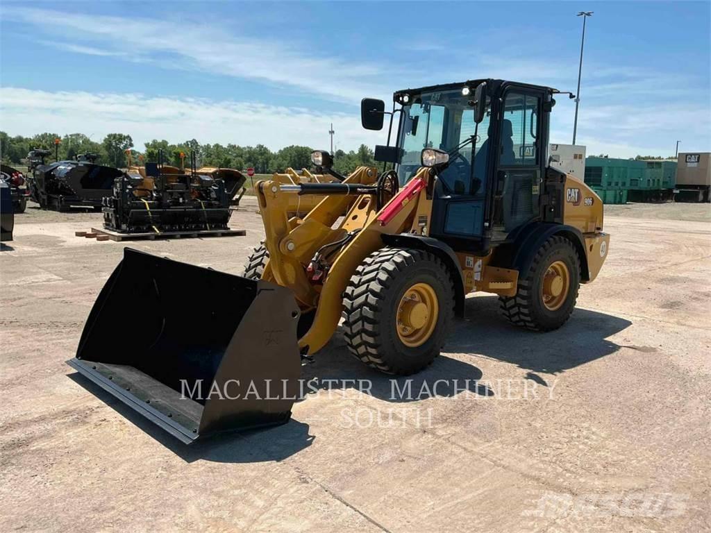 CAT 906 Kolové nakladače