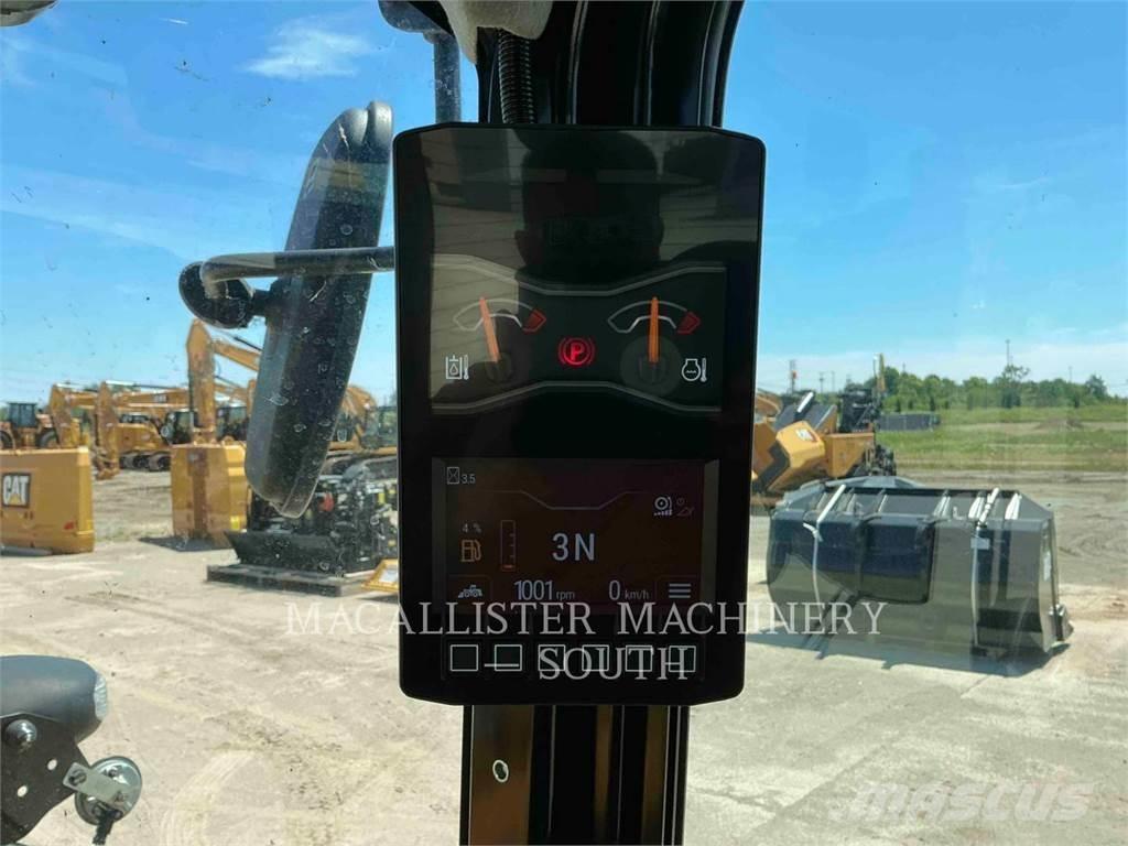 CAT 906 Kolové nakladače