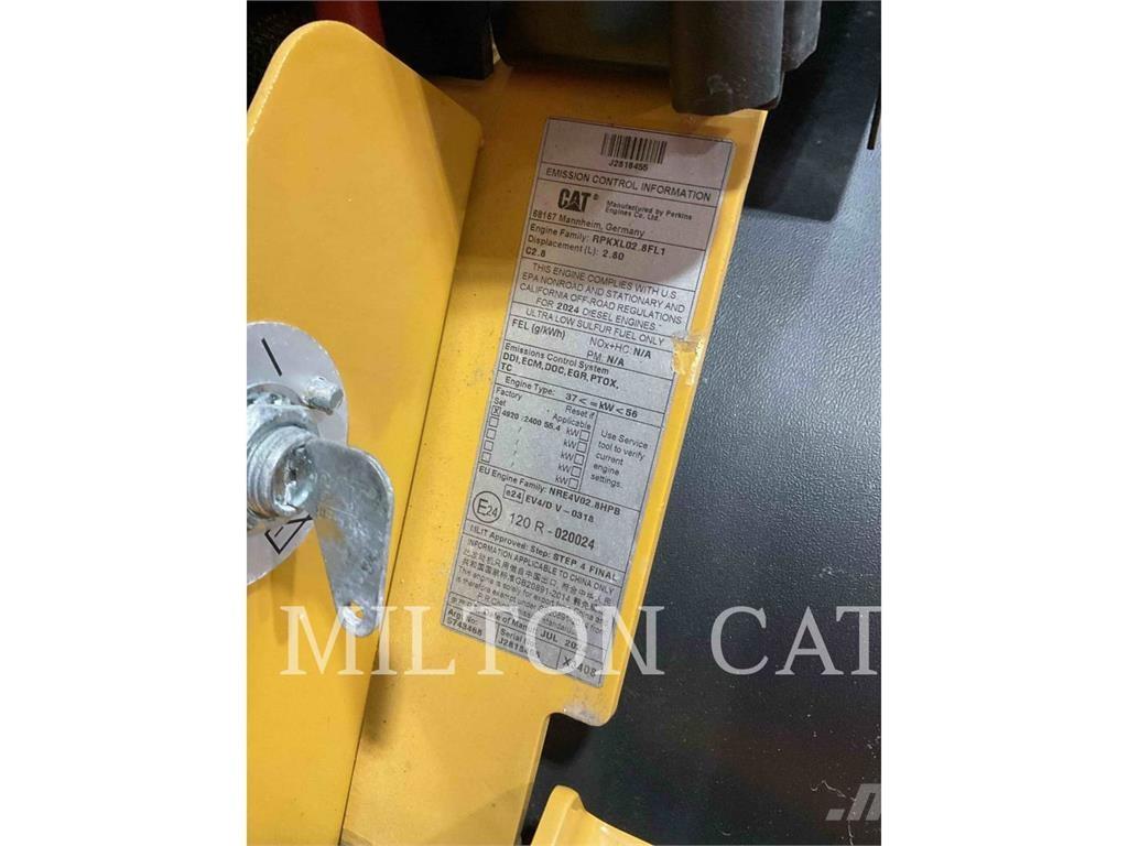CAT 906 Kolové nakladače