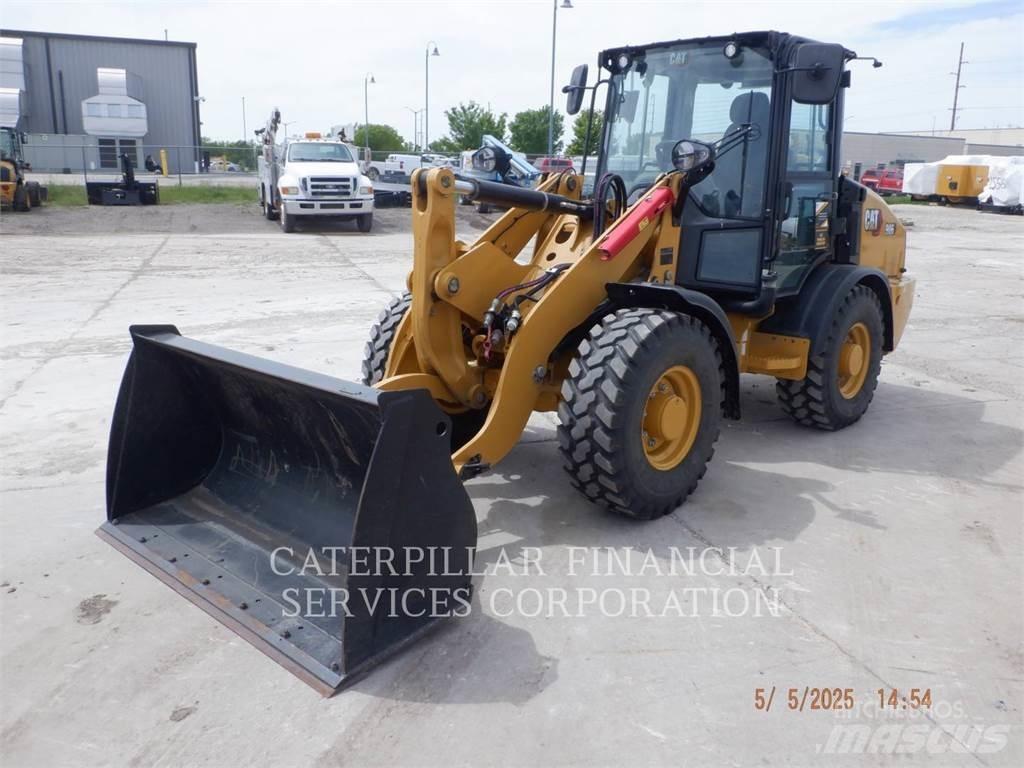 CAT 906-14 Kolové nakladače