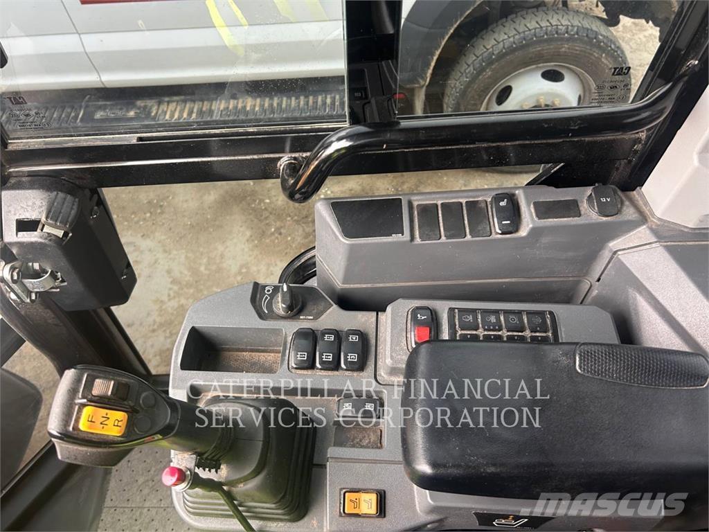 CAT 906-14 Kolové nakladače