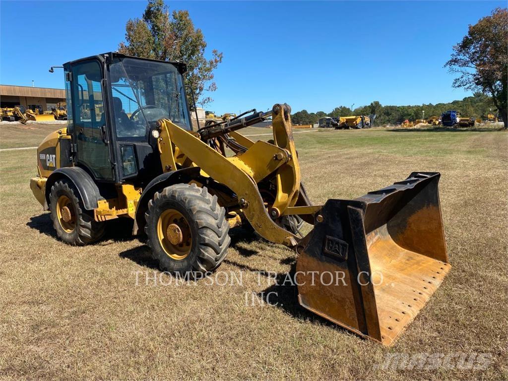 CAT 906 M Kolové nakladače