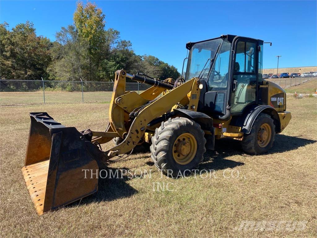 CAT 906 M Kolové nakladače