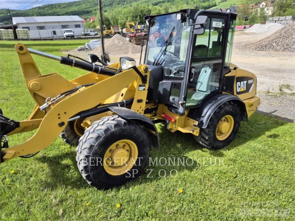 CAT 906H Kolové nakladače