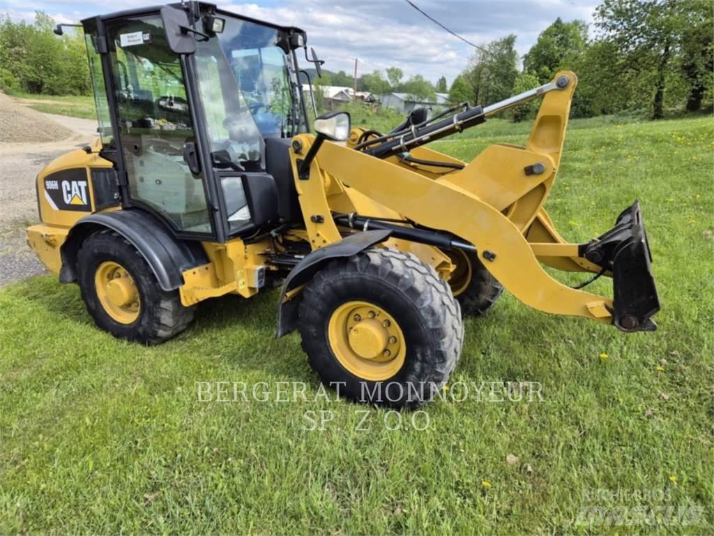CAT 906H Kolové nakladače
