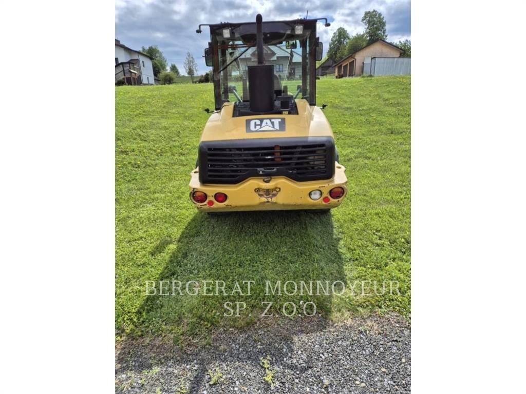 CAT 906H Kolové nakladače