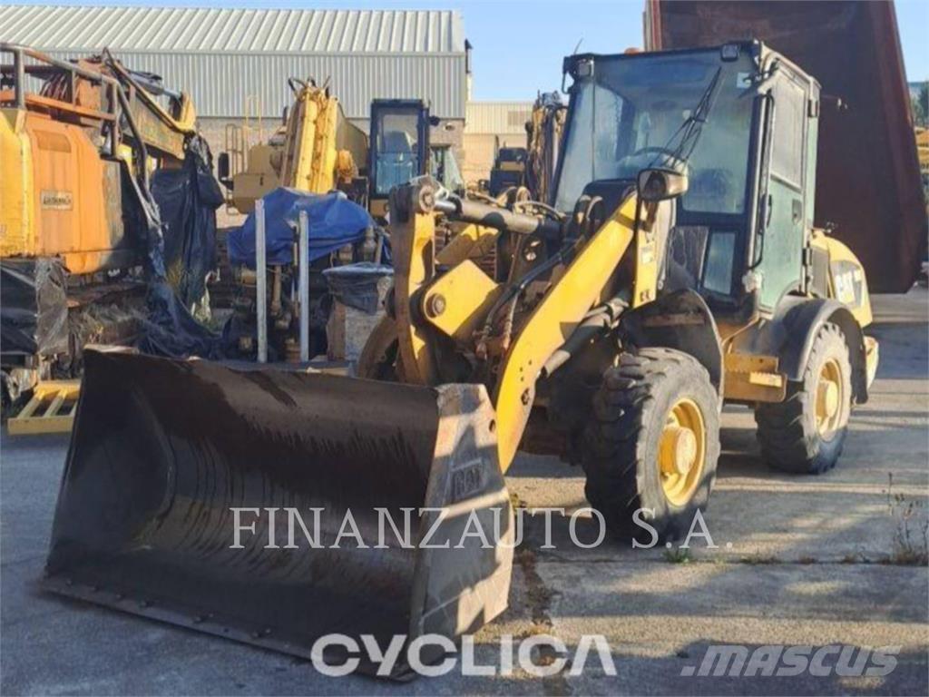 CAT 906H Kolové nakladače