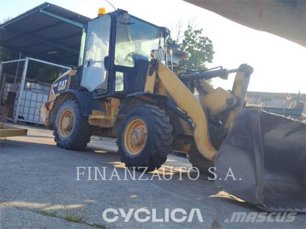 CAT 906H Kolové nakladače