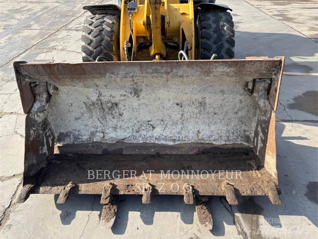 CAT 906H2 Kolové nakladače