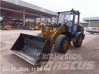 CAT 906K Kolové nakladače
