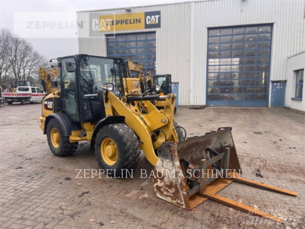 CAT 906M Kolové nakladače