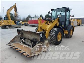 CAT 906M Kolové nakladače