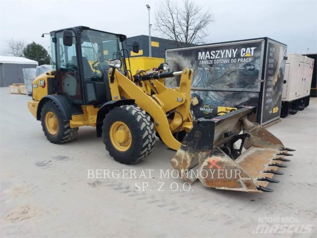 CAT 906M Kolové nakladače