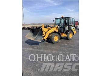 CAT 906M Mininakladače