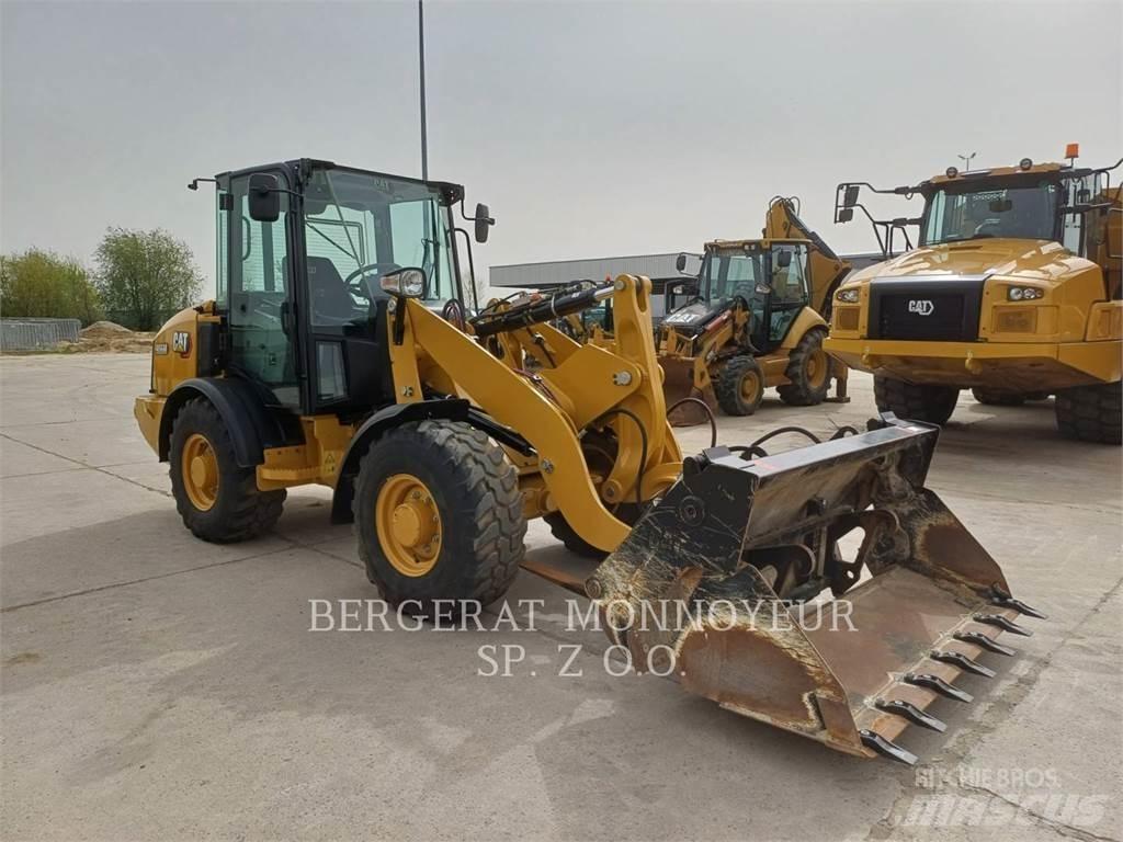 CAT 906M Kolové nakladače