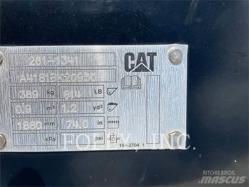CAT 906M Kolové nakladače
