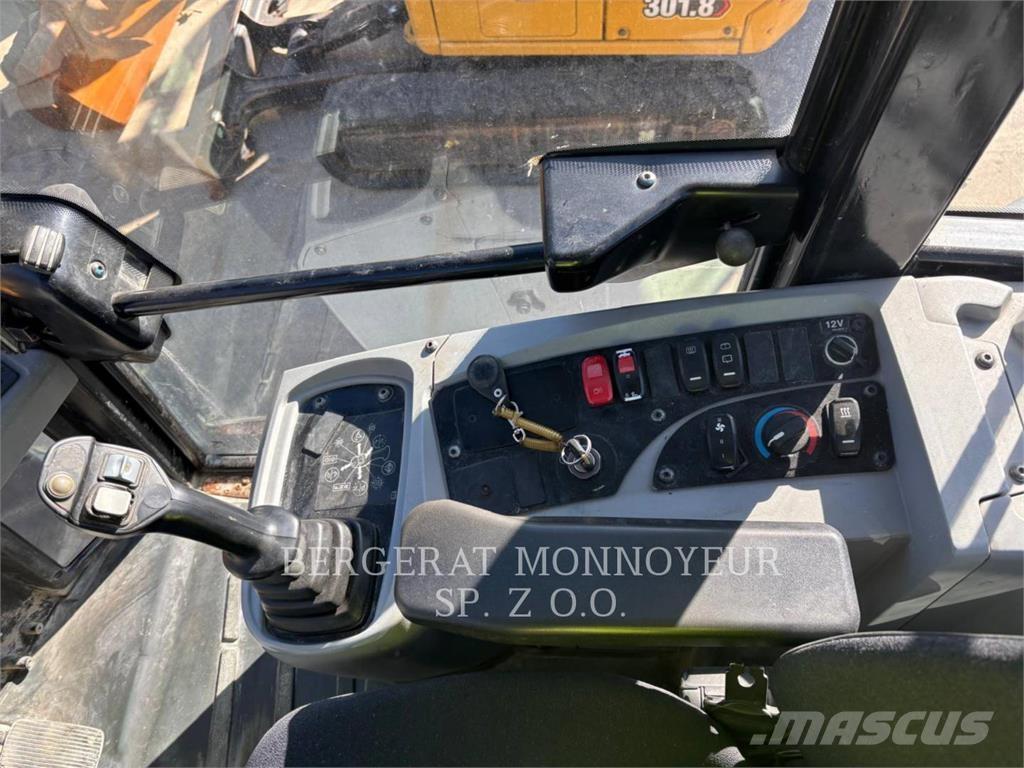 CAT 906M Kolové nakladače