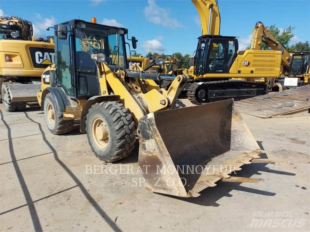 CAT 906M Kolové nakladače