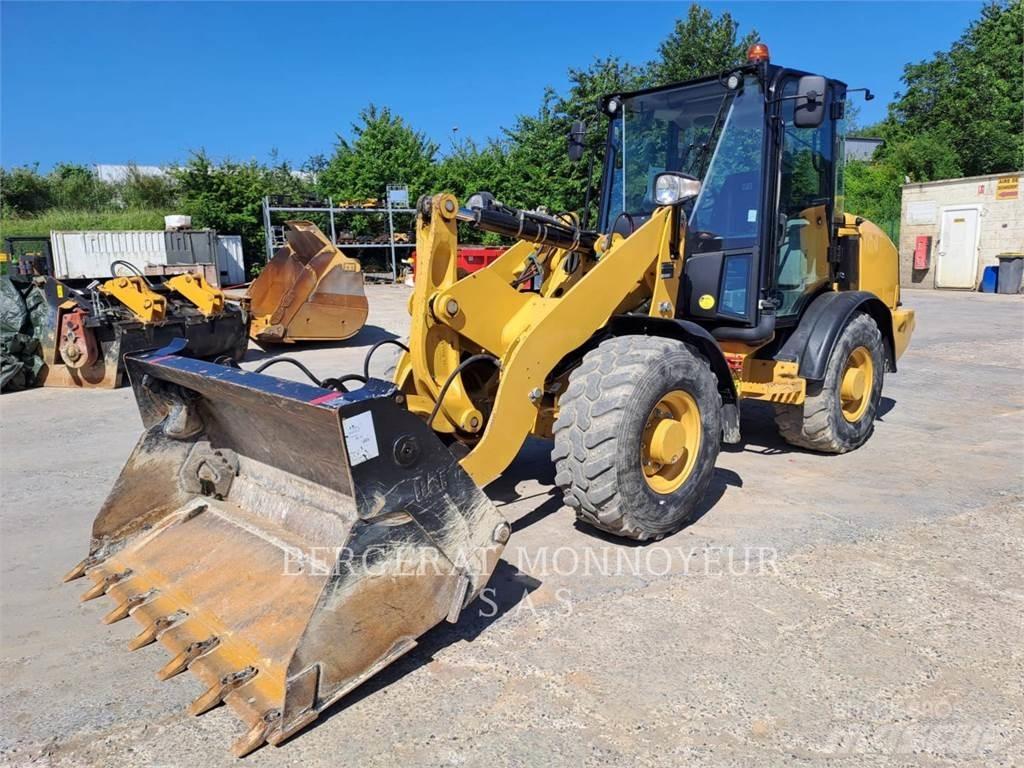 CAT 906M Kolové nakladače