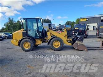CAT 906M Kolové nakladače