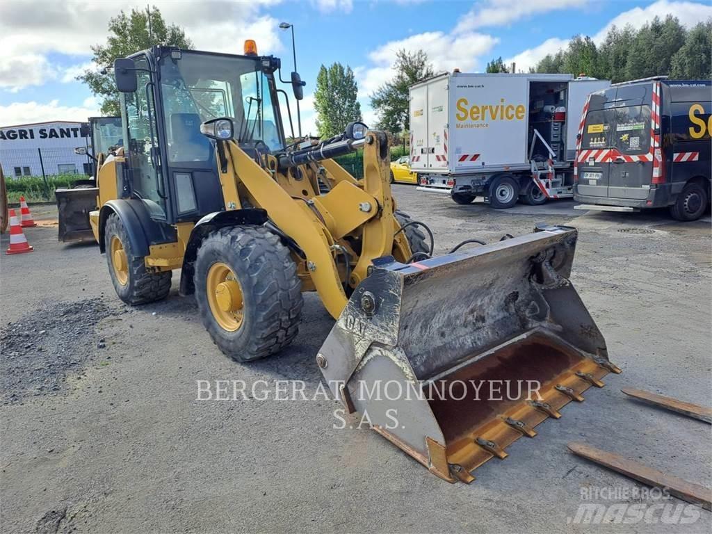 CAT 906M Kolové nakladače