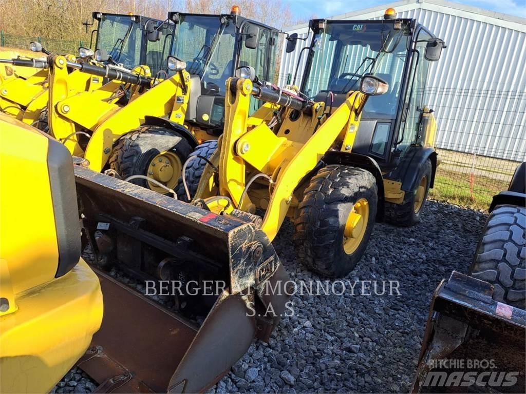 CAT 906M Kolové nakladače