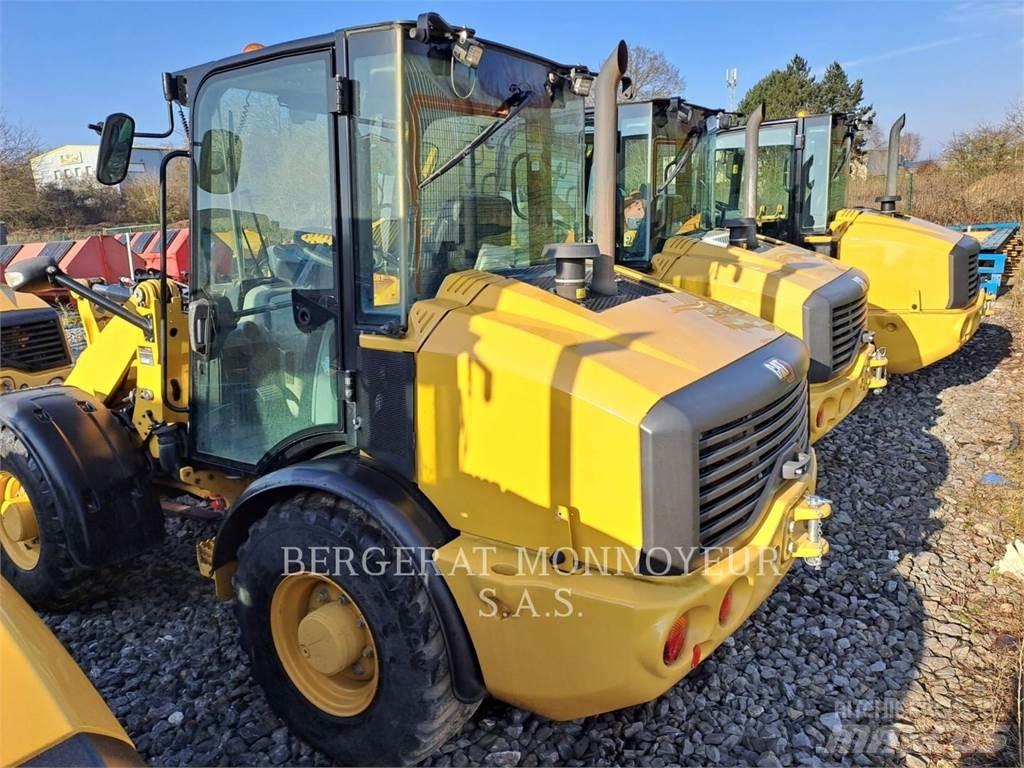 CAT 906M Kolové nakladače