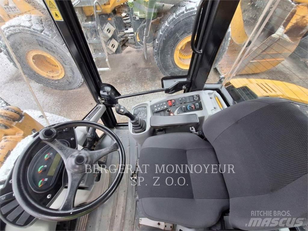 CAT 906M Kolové nakladače
