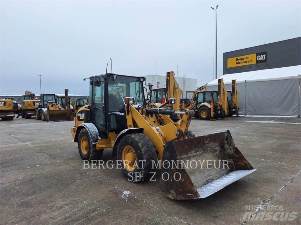 CAT 906M Kolové nakladače