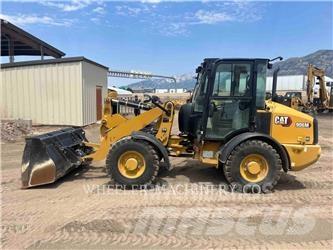 CAT 906M Kolové nakladače