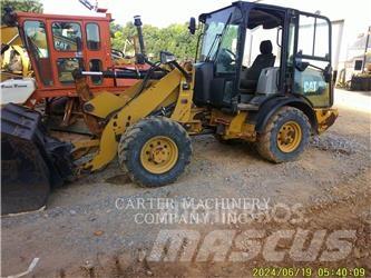 CAT 906M Kolové nakladače