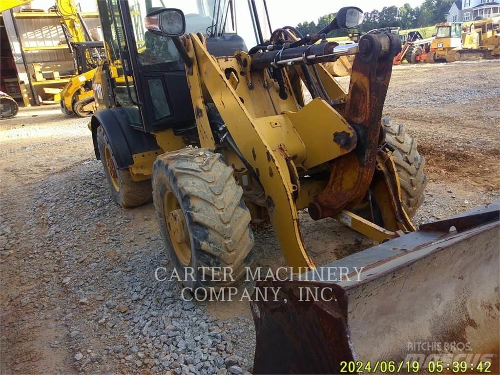 CAT 906M Kolové nakladače