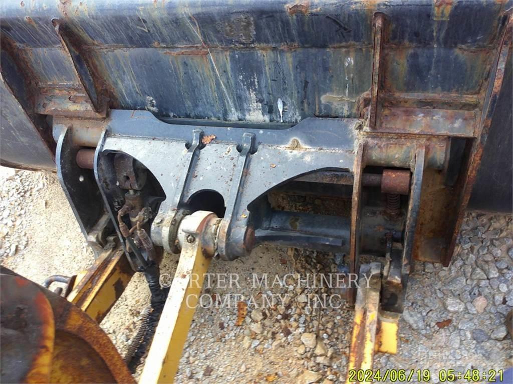 CAT 906M Kolové nakladače