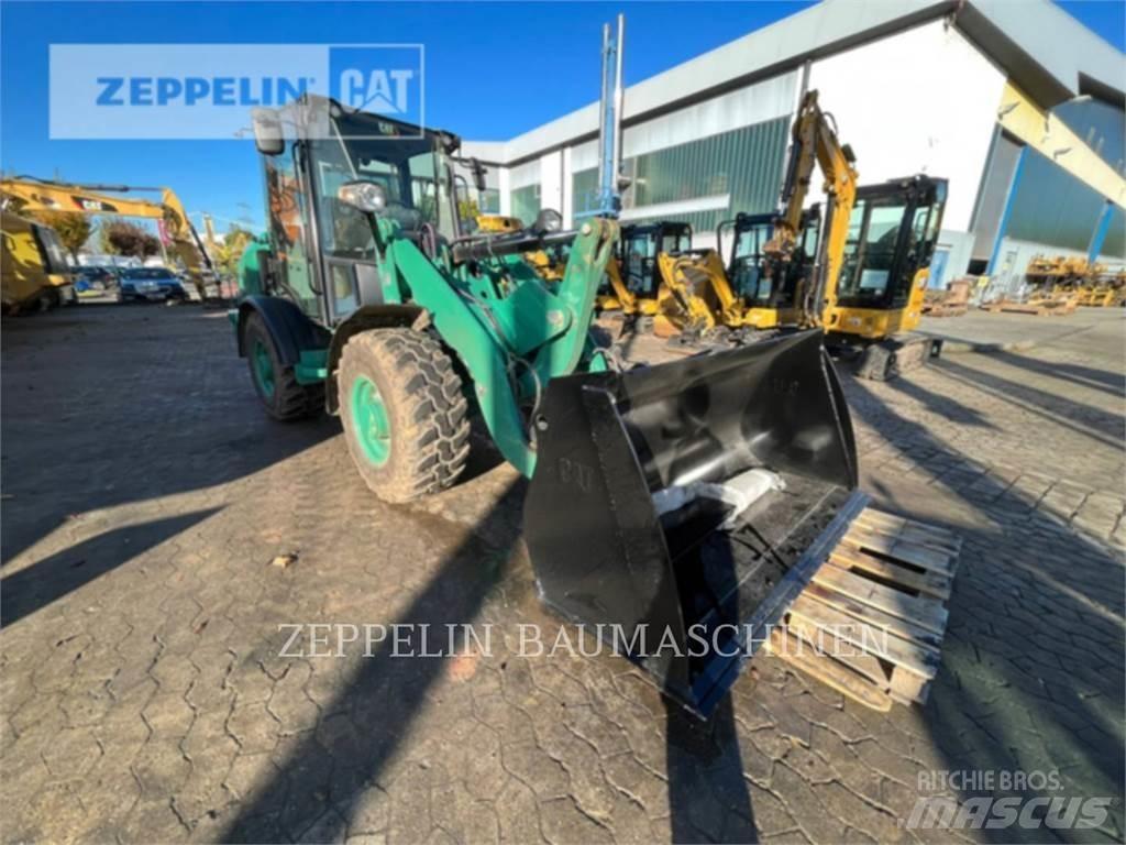 CAT 906M Kolové nakladače