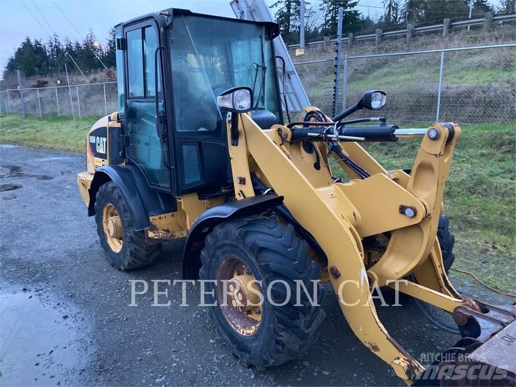 CAT 906M Kolové nakladače
