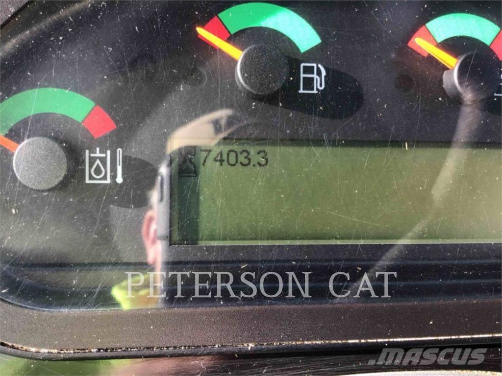 CAT 906M Kolové nakladače