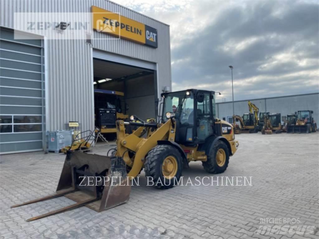CAT 906M Kolové nakladače