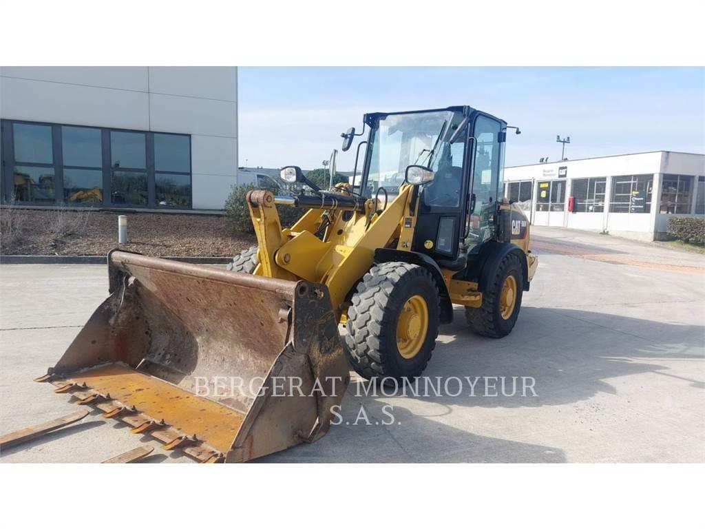 CAT 906M Kolové nakladače