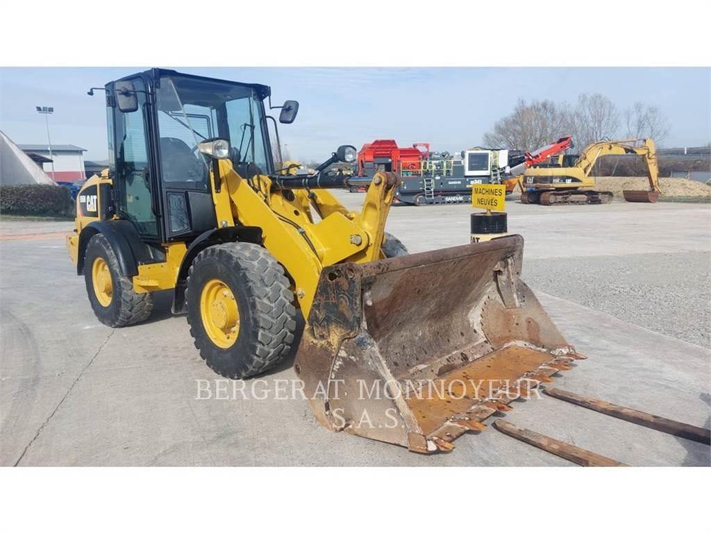 CAT 906M Kolové nakladače