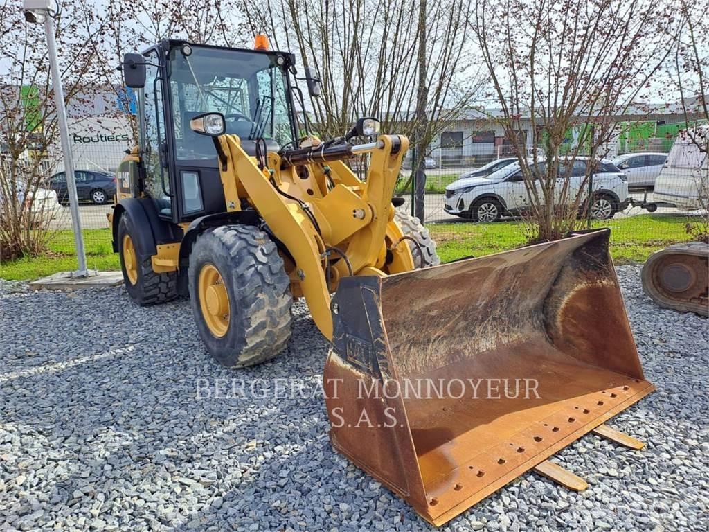 CAT 906M Kolové nakladače