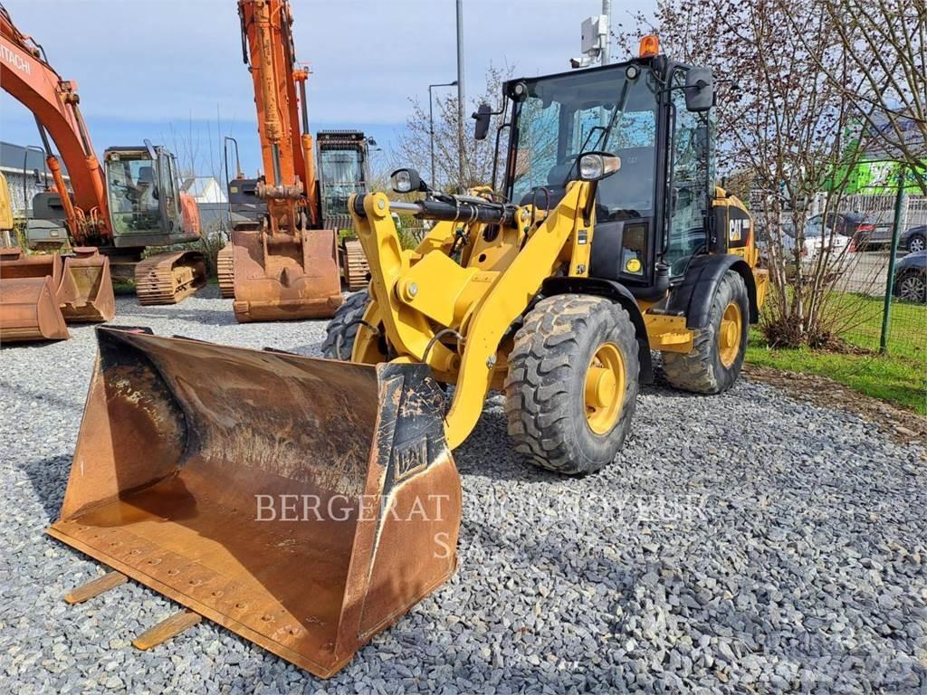 CAT 906M Kolové nakladače