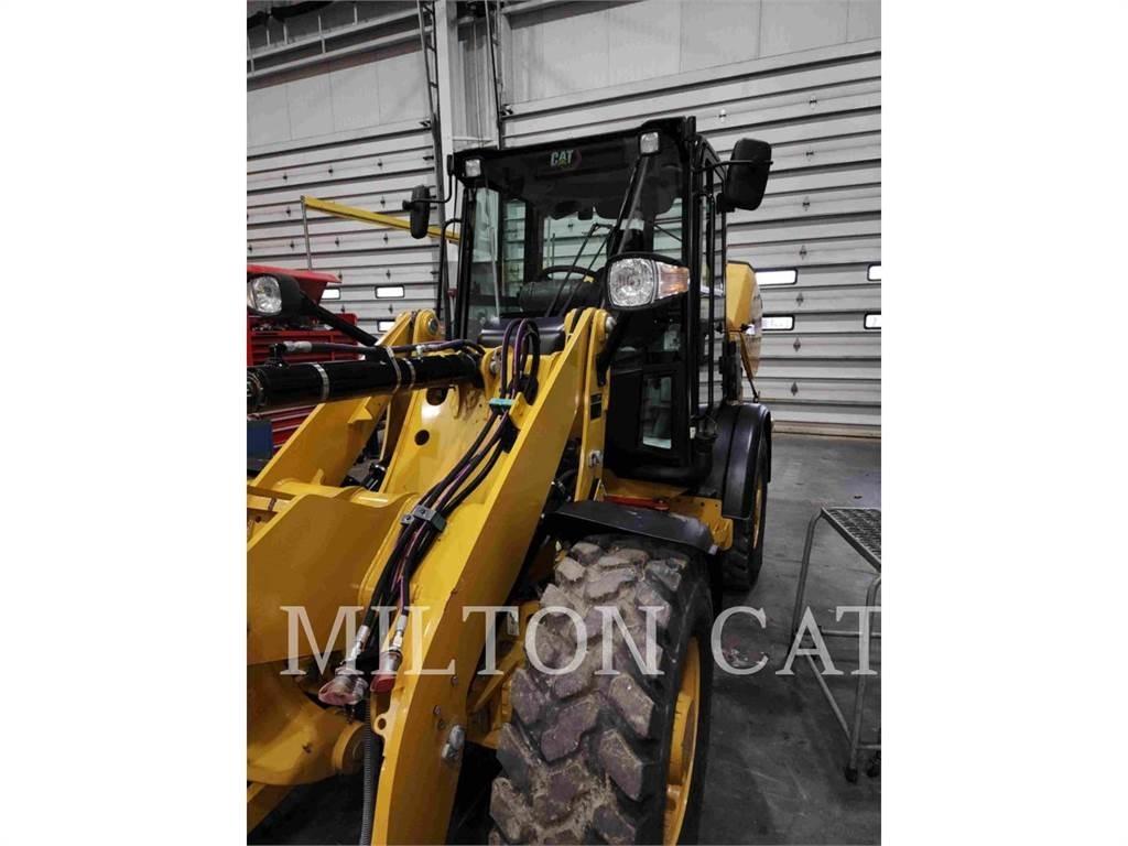 CAT 906M Kolové nakladače