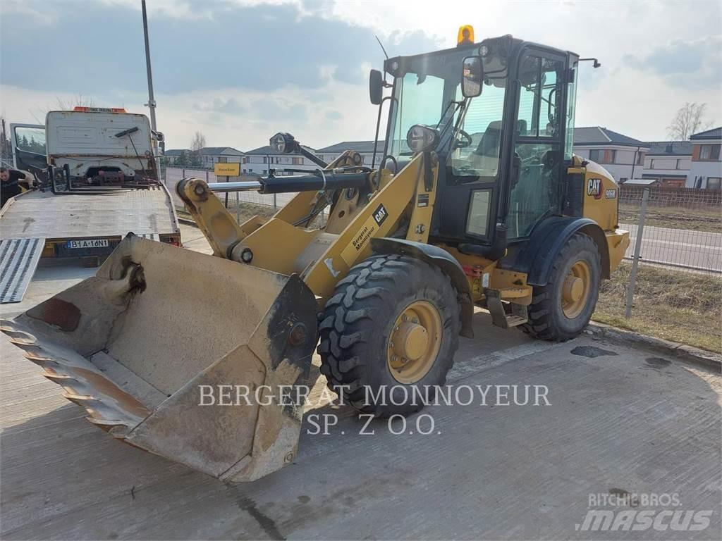 CAT 906M Kolové nakladače