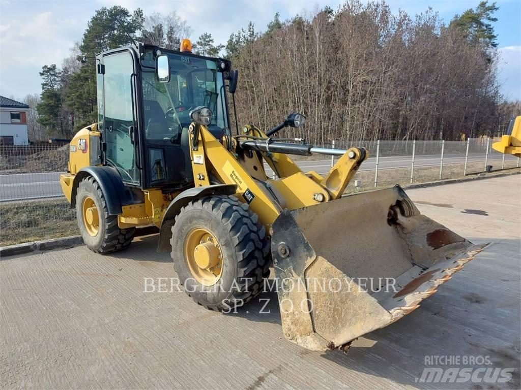 CAT 906M Kolové nakladače