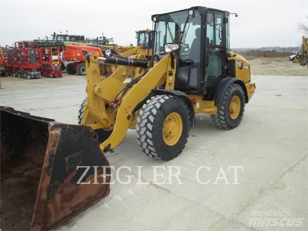 CAT 906M Kolové nakladače