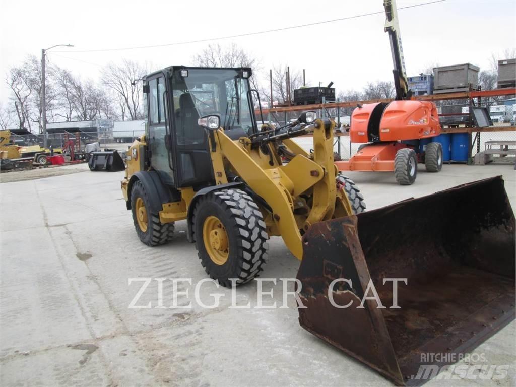 CAT 906M Kolové nakladače