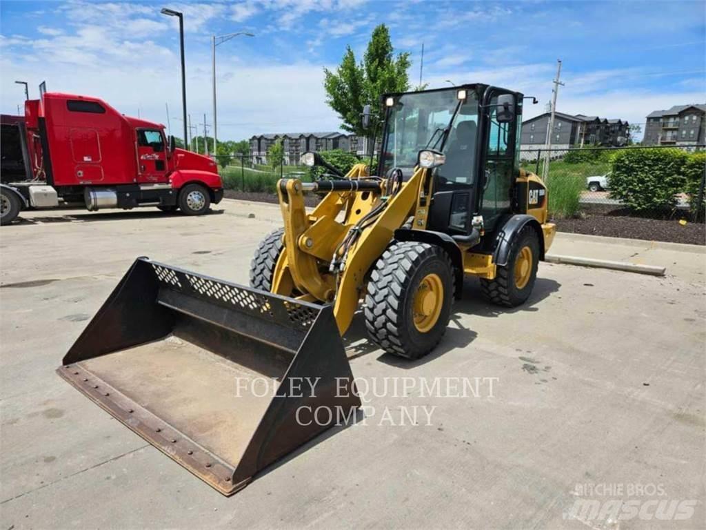 CAT 906M Kolové nakladače